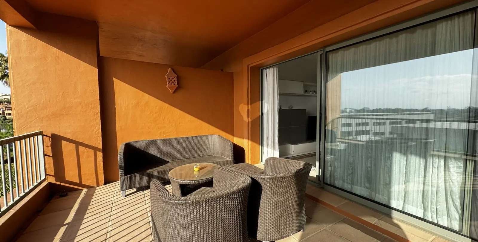 Продажа апартаментов на среднем этаже в Estepona 13