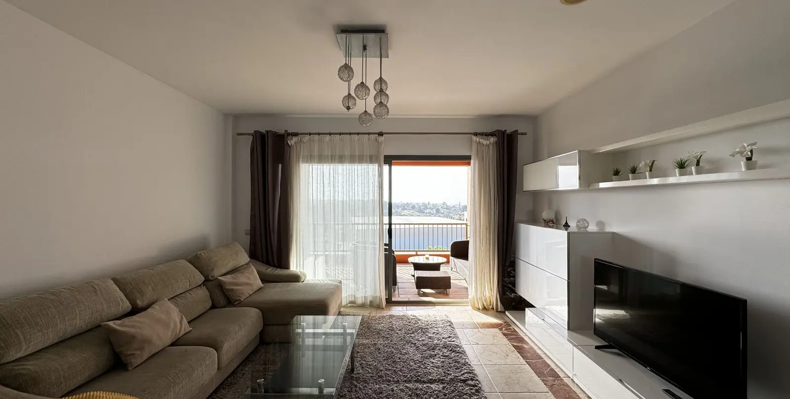 Продажа апартаментов на среднем этаже в Estepona 16