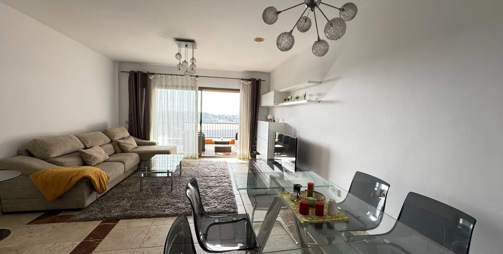 Продажа апартаментов на среднем этаже в Estepona 18