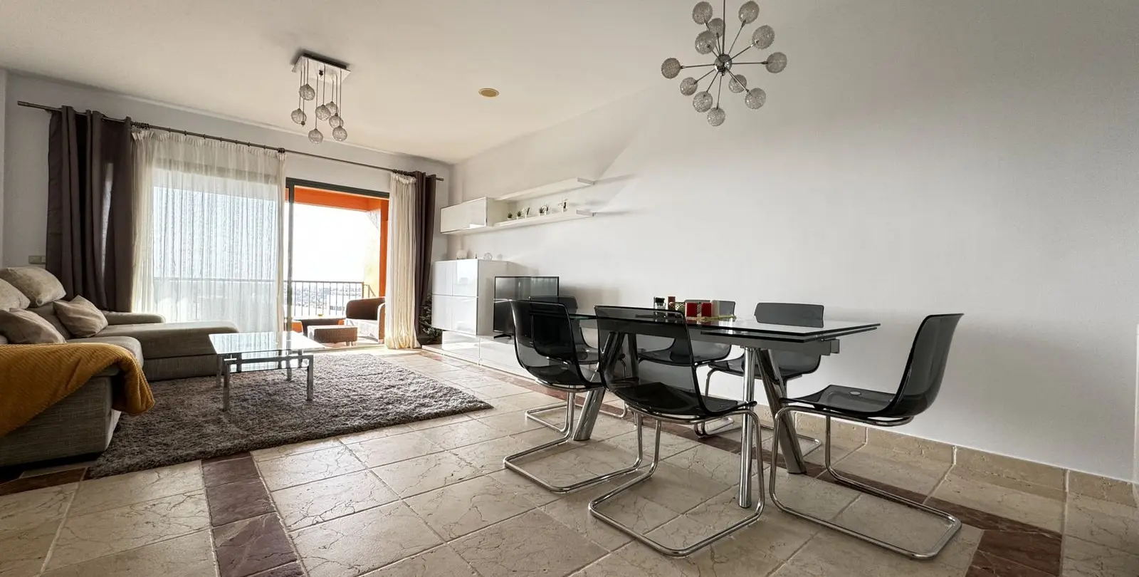 Продажа апартаментов на среднем этаже в Estepona 19