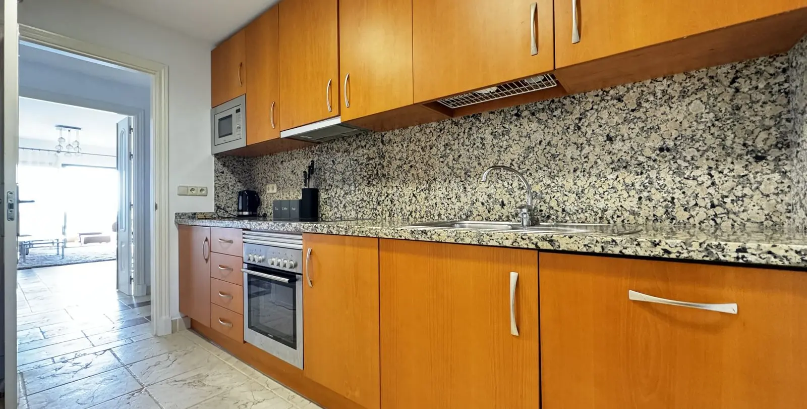 Продажа апартаментов на среднем этаже в Estepona 22