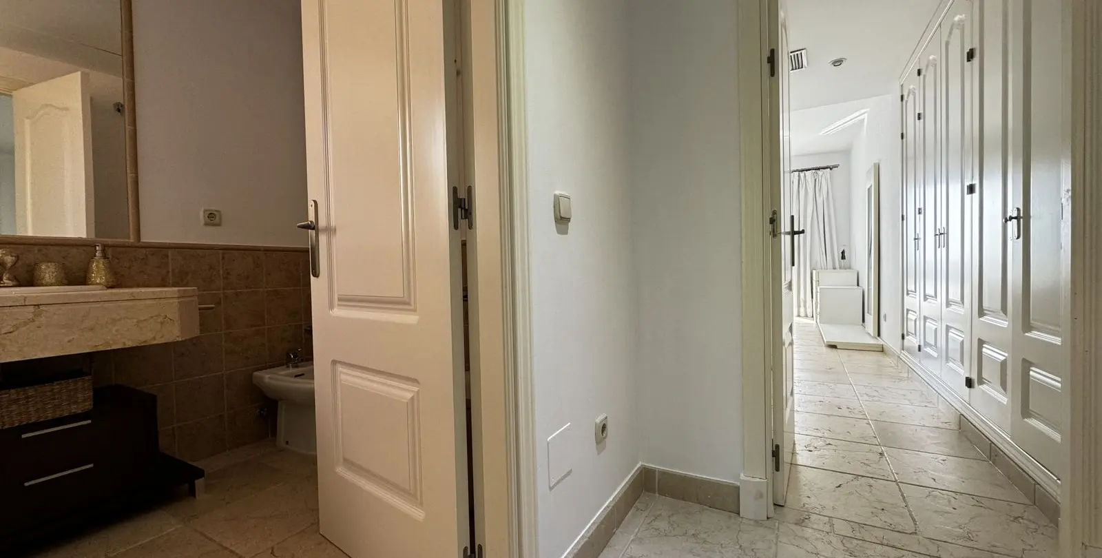 Продажа апартаментов на среднем этаже в Estepona 25