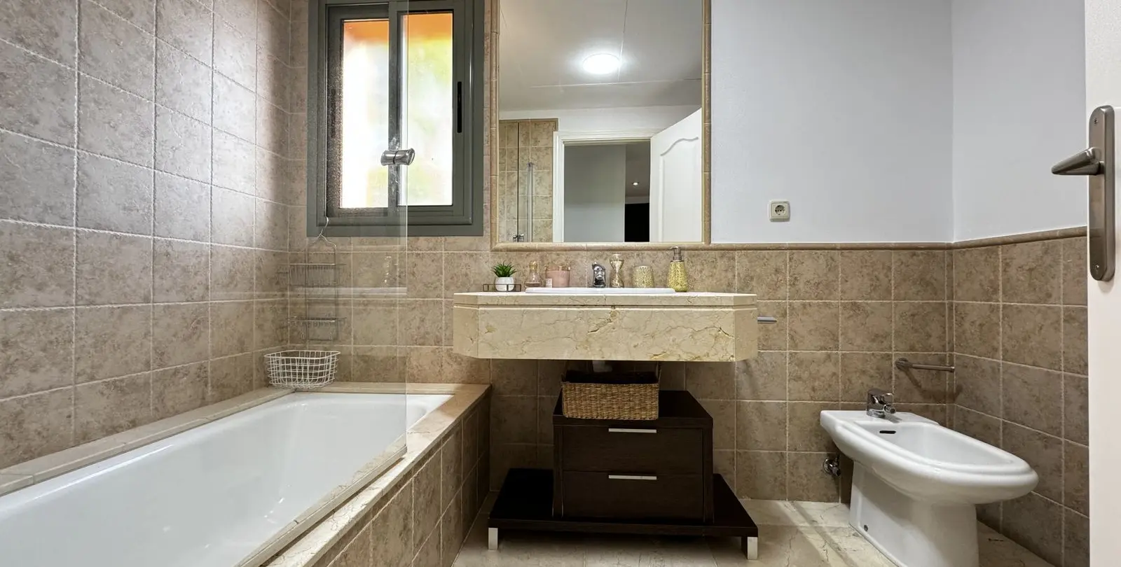 Продажа апартаментов на среднем этаже в Estepona 26