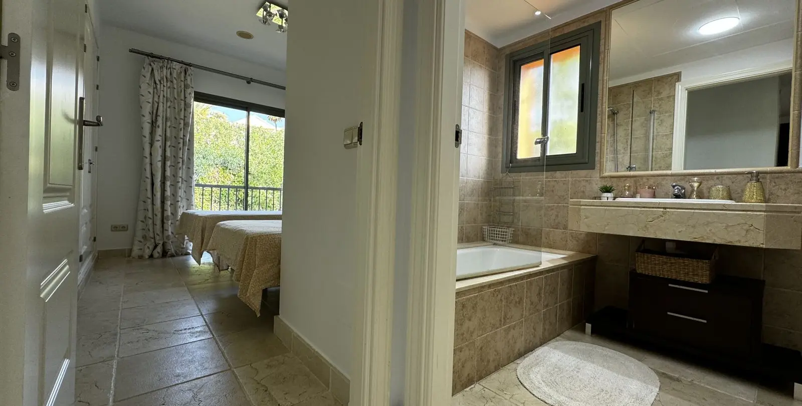Продажа апартаментов на среднем этаже в Estepona 27
