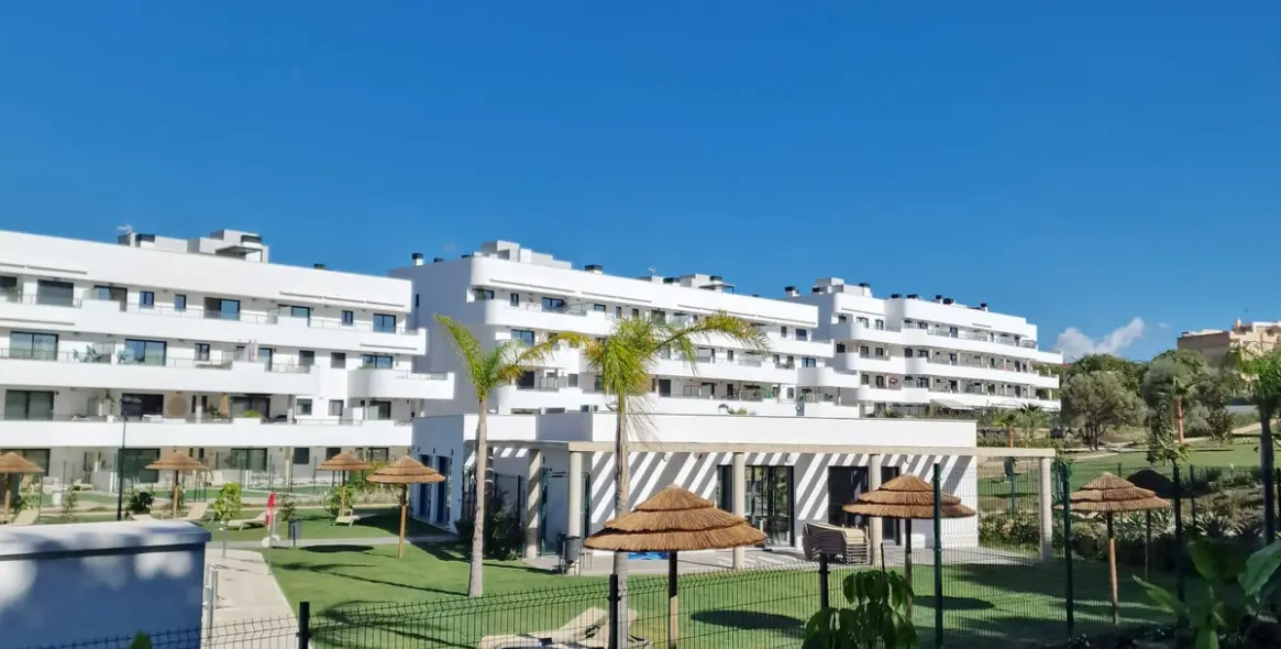 Продажа апартаментов на первом этаже в Estepona (район Estepona) 1