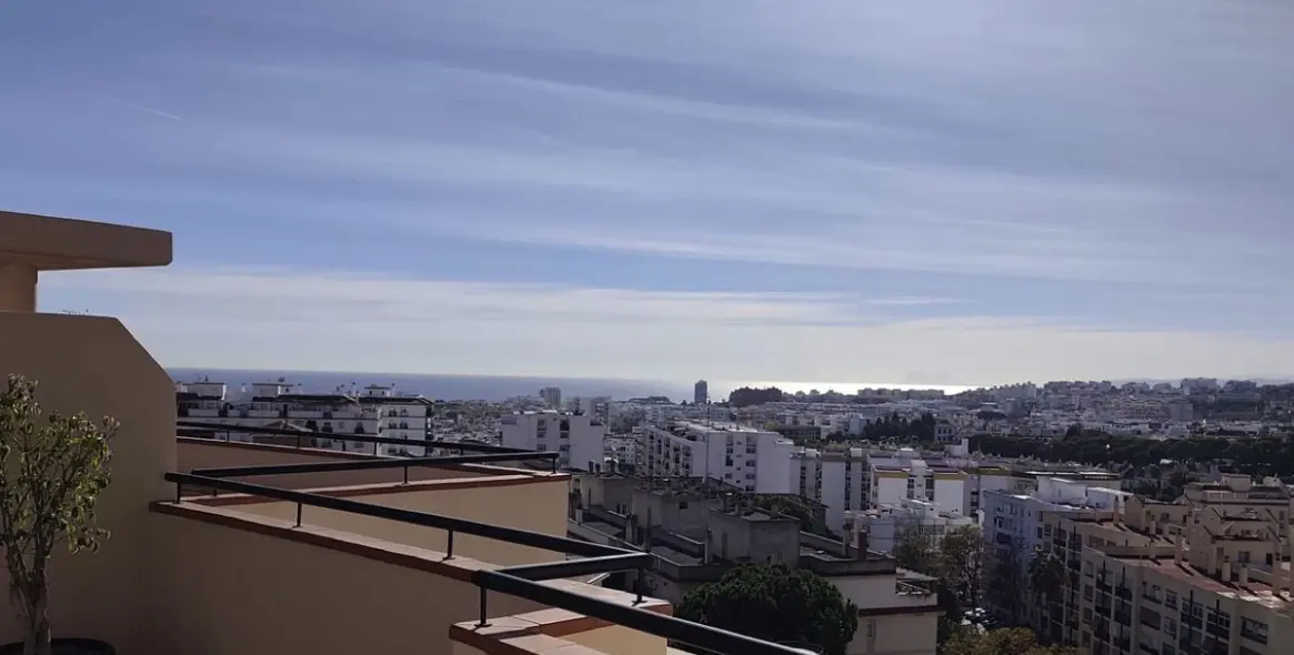 Продажа пентхауса в Estepona 1