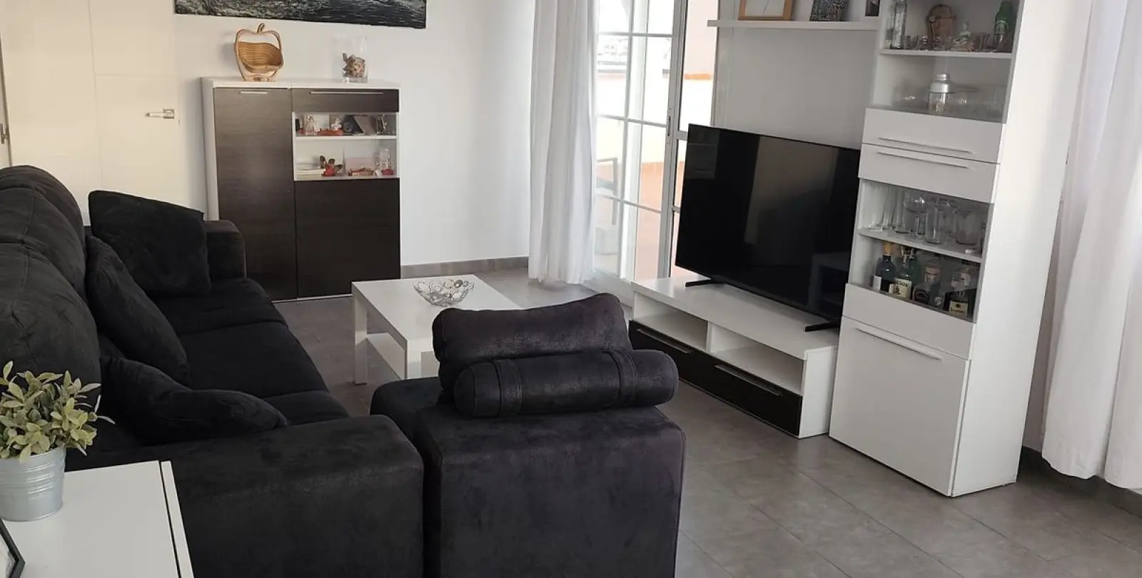 Sale of penthouse in Estepona 3