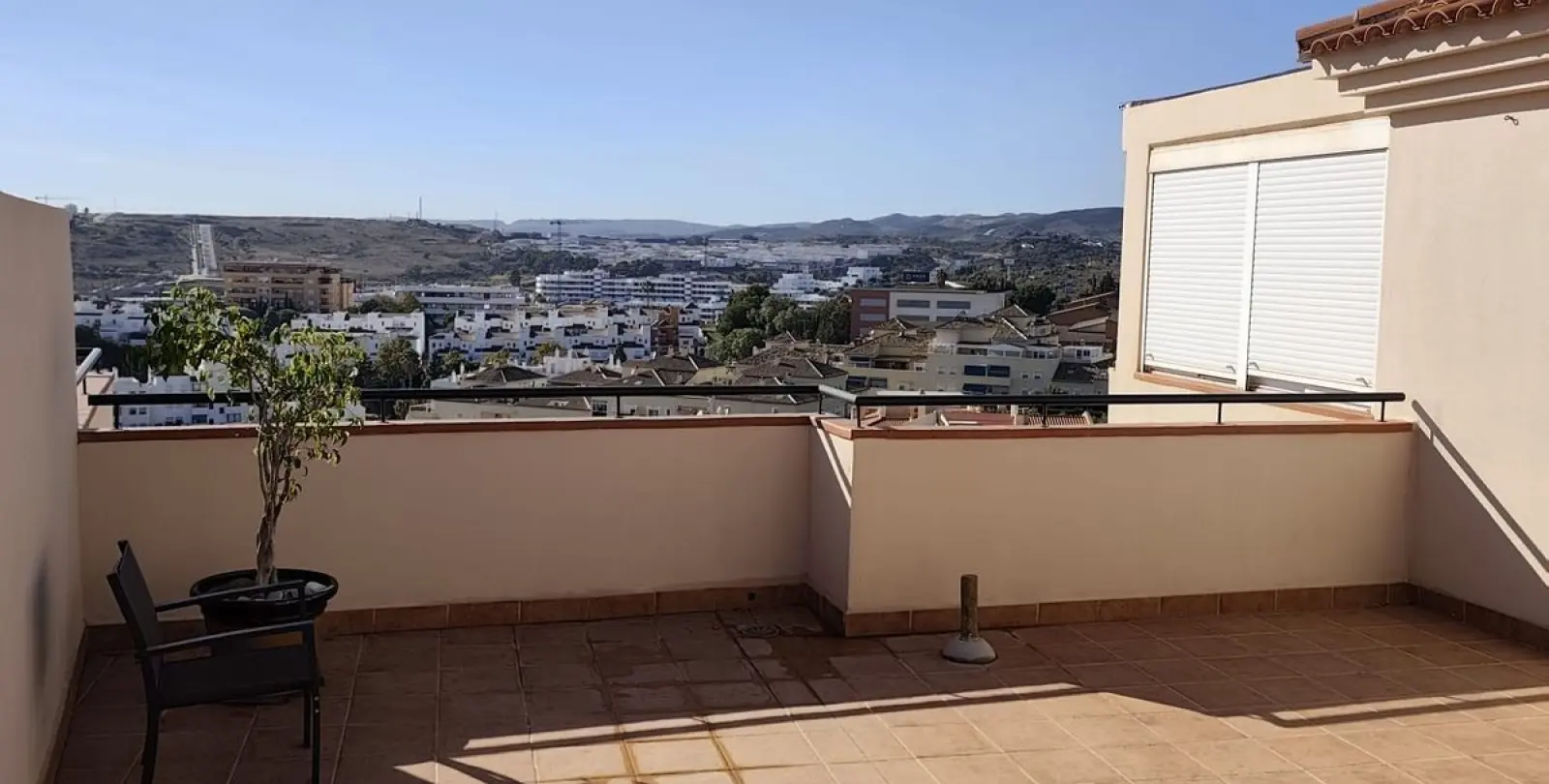 Sale of penthouse in Estepona 9
