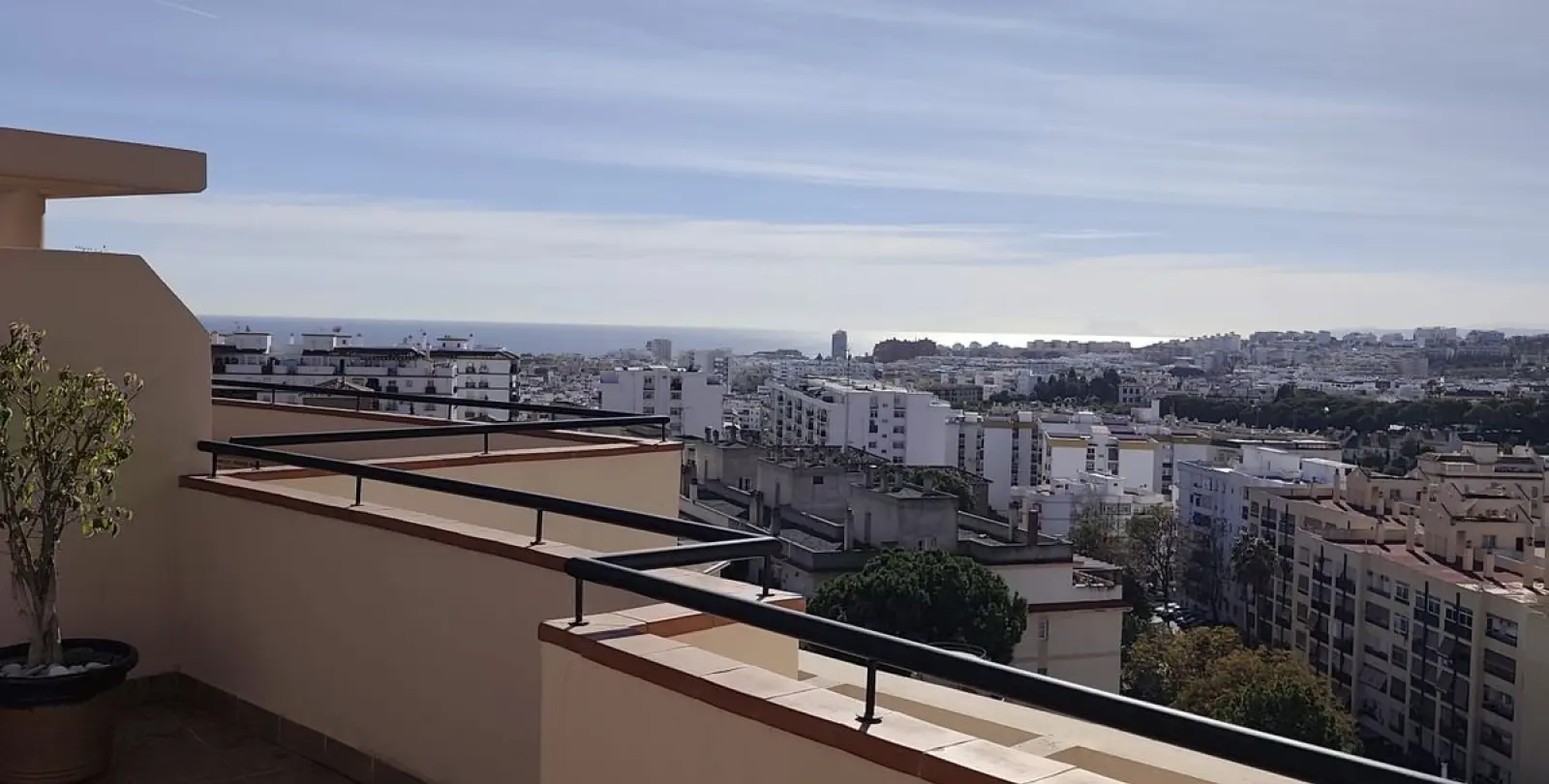 Sale of penthouse in Estepona 12