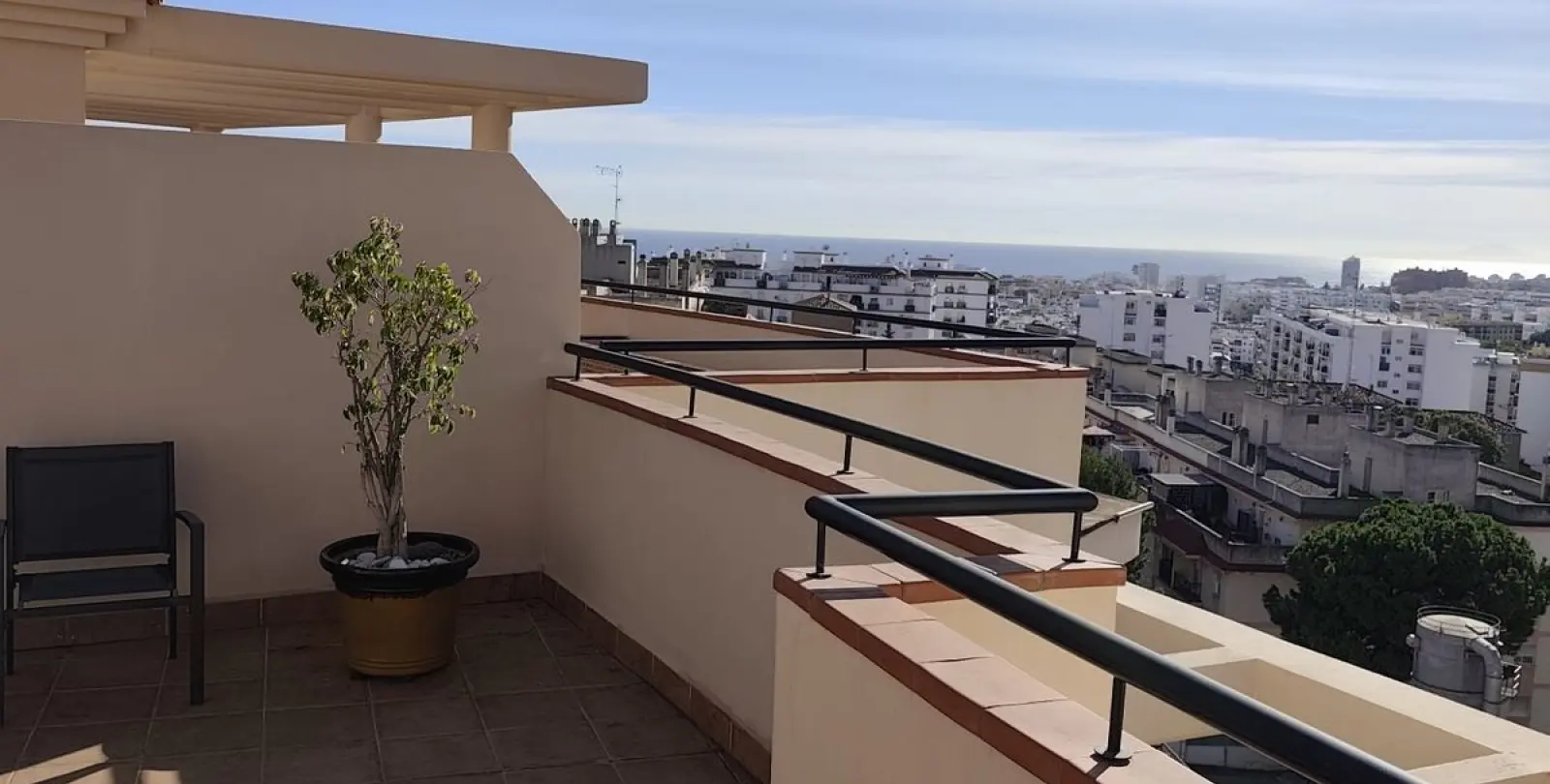 Sale of penthouse in Estepona 19