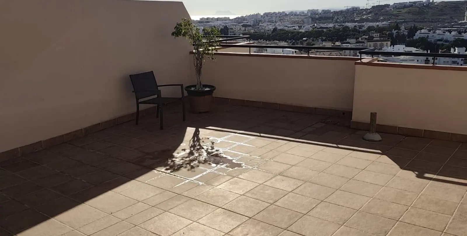 Sale of penthouse in Estepona 25