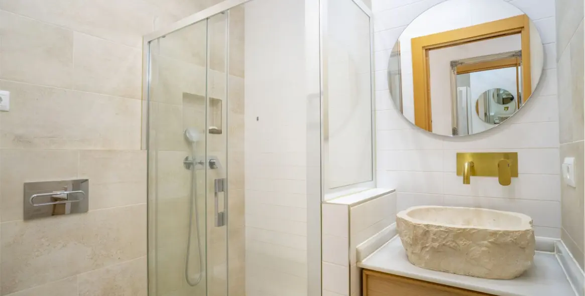 Sale of middle floor apartment in Marbella 32