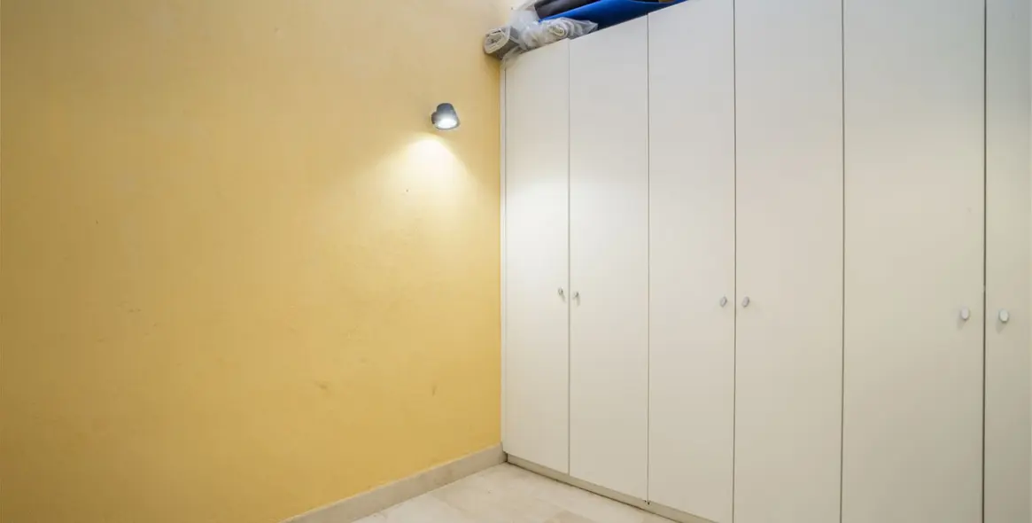 Sale of middle floor apartment in Marbella 35