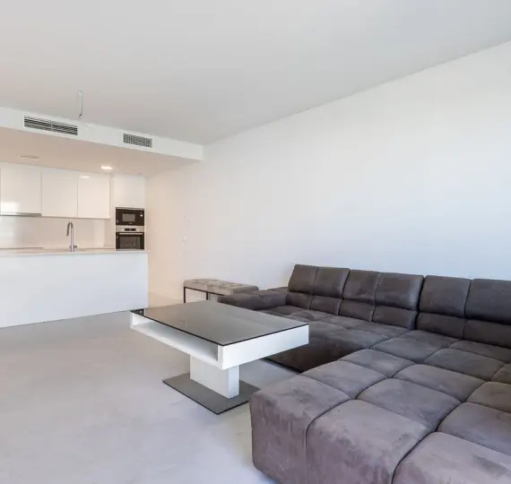 Sale of middle floor apartment in Estepona