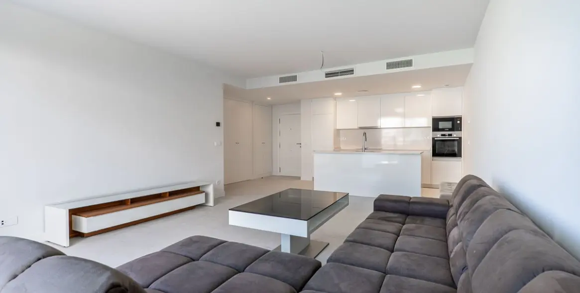 Sale of middle floor apartment in Estepona 4