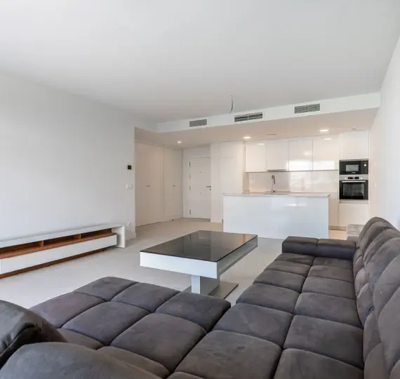 Sale of middle floor apartment in Estepona