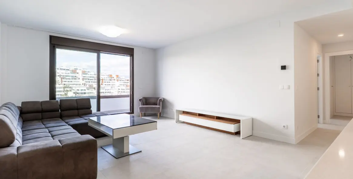 Sale of middle floor apartment in Estepona 5