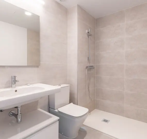 Sale of middle floor apartment in Estepona