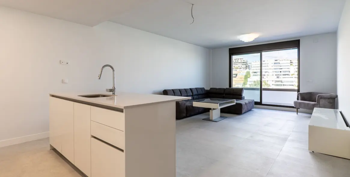 Sale of middle floor apartment in Estepona 8