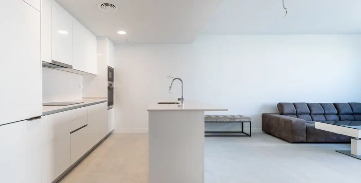 Sale of middle floor apartment in Estepona 11