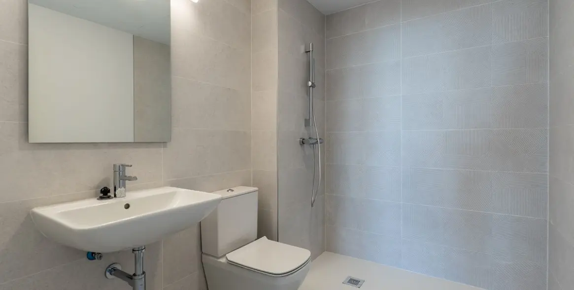 Sale of middle floor apartment in Estepona 15