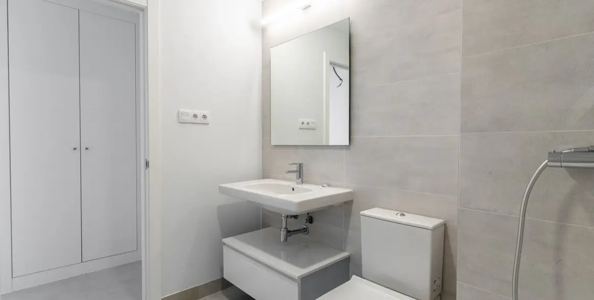 Sale of middle floor apartment in Estepona 18