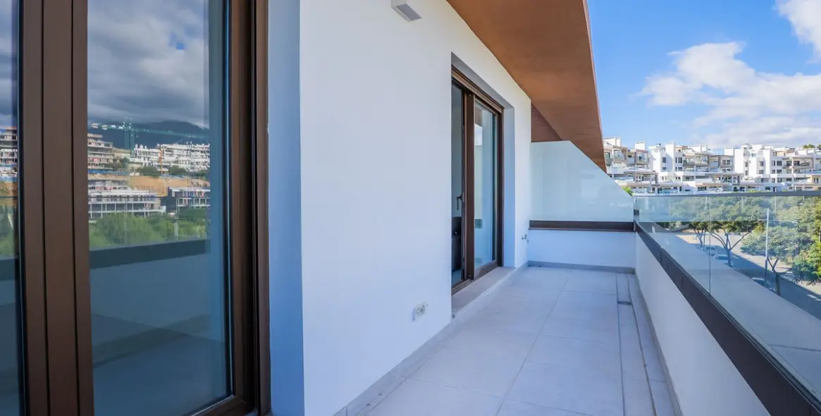 Продажа апартаментов на среднем этаже в Estepona 23