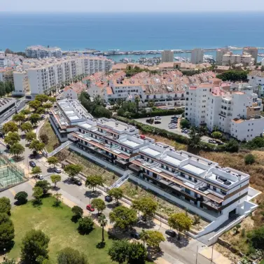 Продажа апартаментов на среднем этаже в Estepona