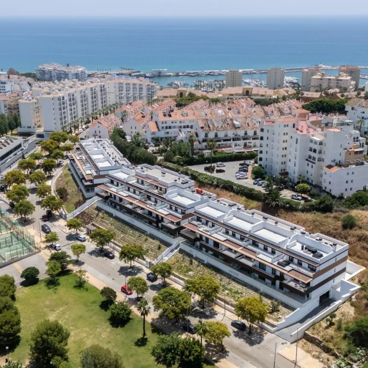 Продажа апартаментов на среднем этаже в Estepona