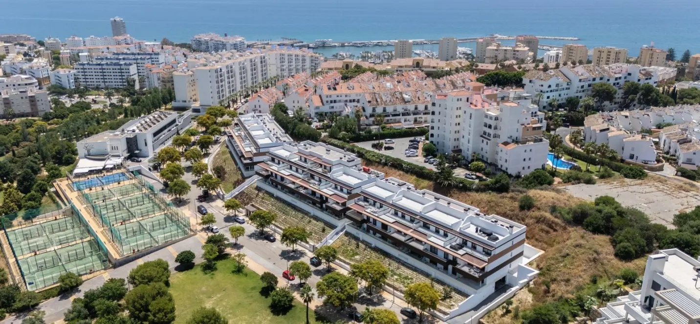 Продажа апартаментов на среднем этаже в Estepona 1