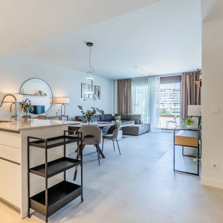 Продажа апартаментов на среднем этаже в Estepona