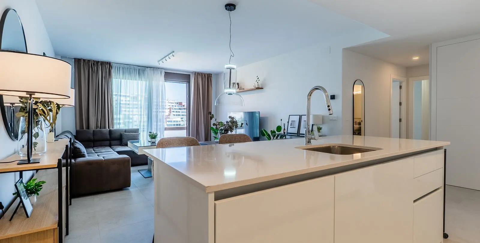 Продажа апартаментов на среднем этаже в Estepona 9