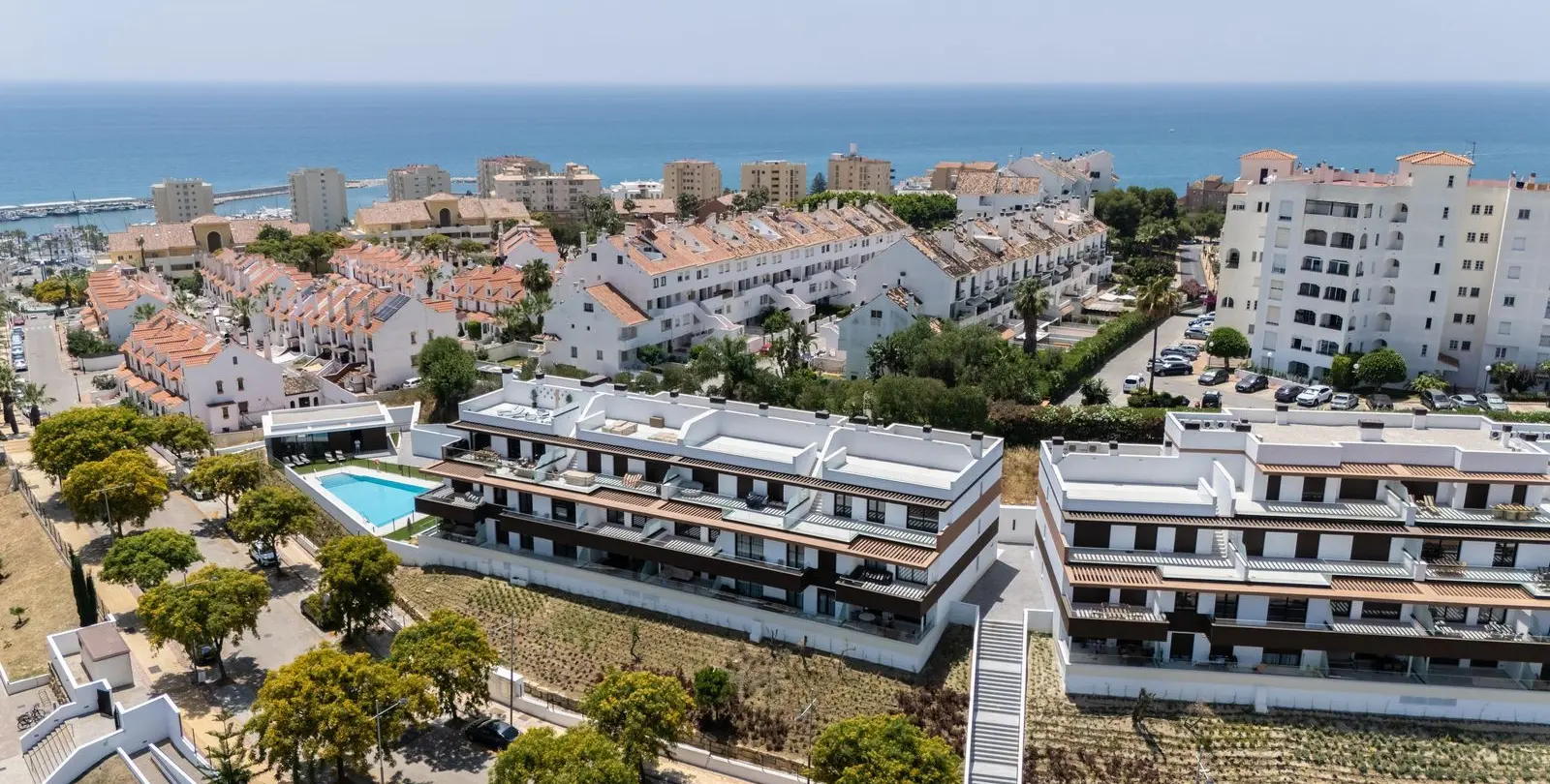 Продажа апартаментов на среднем этаже в Estepona 10