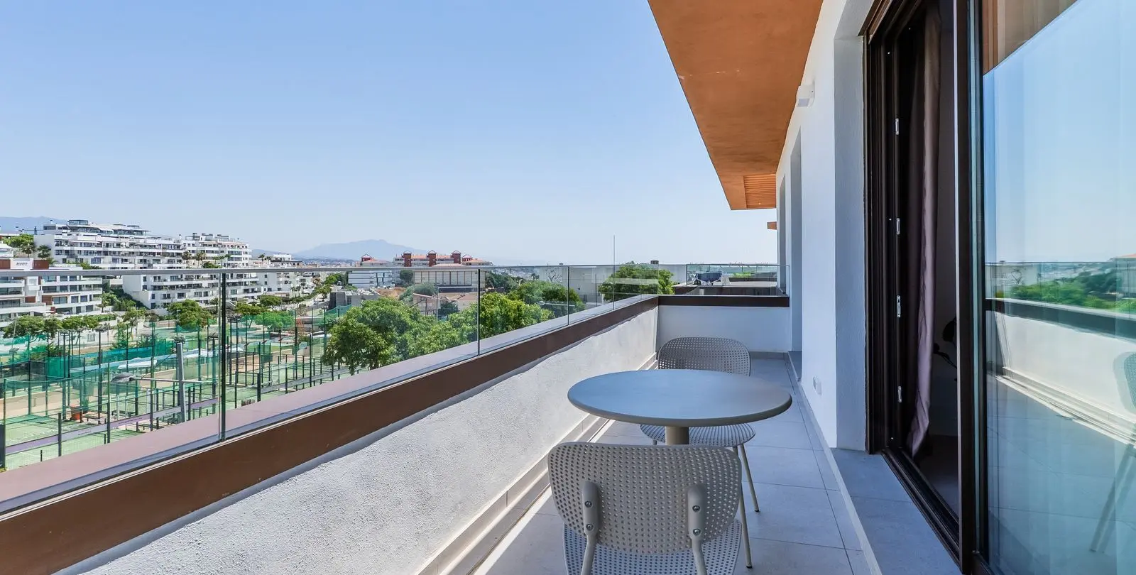 Продажа апартаментов на среднем этаже в Estepona 12