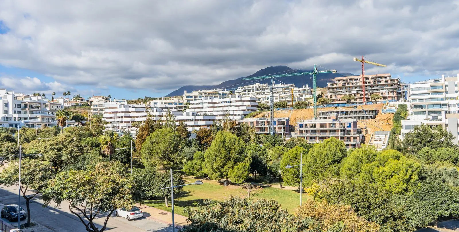 Продажа апартаментов на среднем этаже в Estepona 21