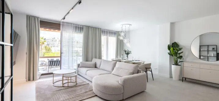 Продажа апартаментов на среднем этаже в Estepona 0