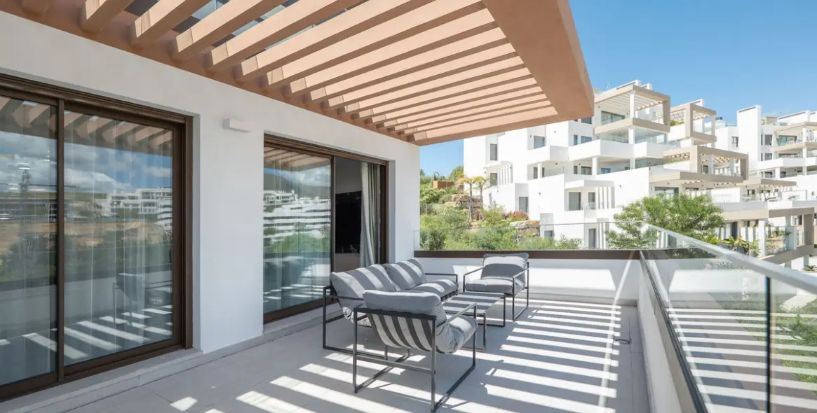 Продажа апартаментов на среднем этаже в Estepona 5