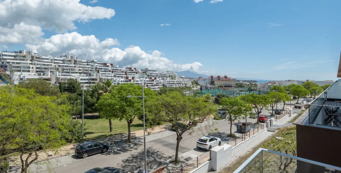 Продажа апартаментов на среднем этаже в Estepona 6