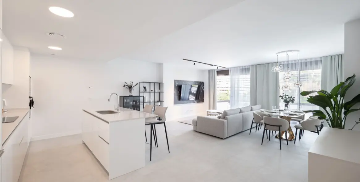 Продажа апартаментов на среднем этаже в Estepona 12