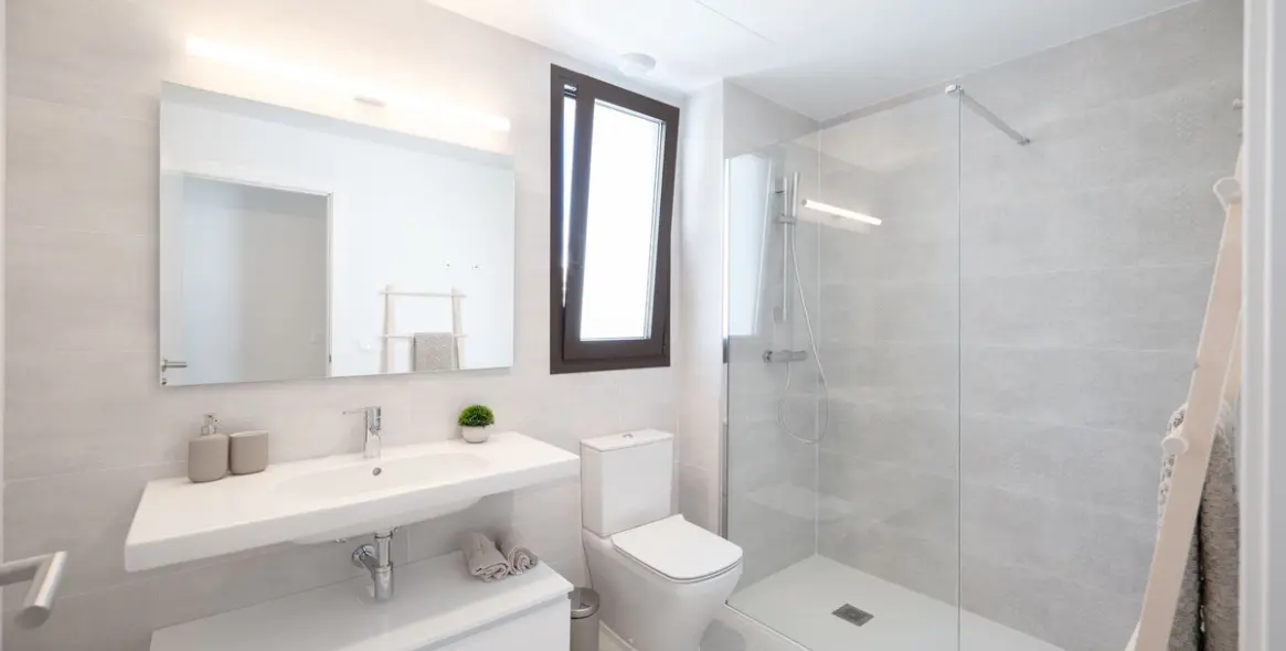 Sale of middle floor apartment in Estepona 21