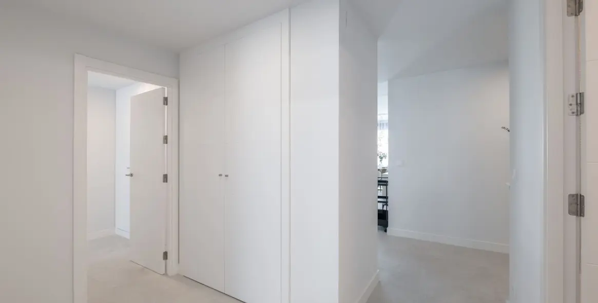 Sale of middle floor apartment in Estepona 28