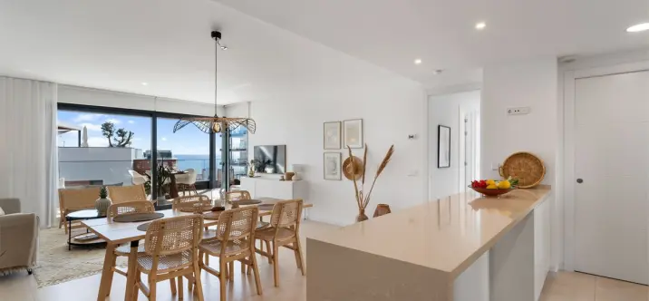 Venta de apartamento en planta media en Higueron 0