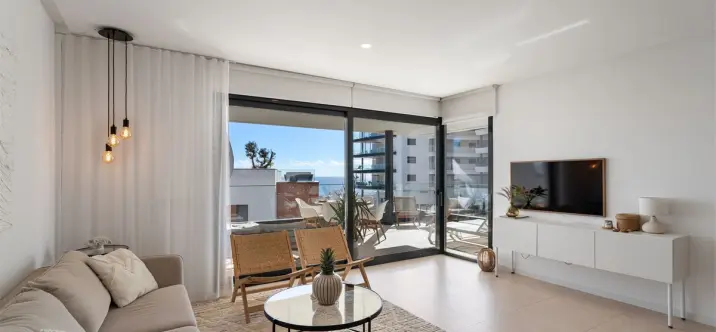 Venta de apartamento en planta media en Higueron 1