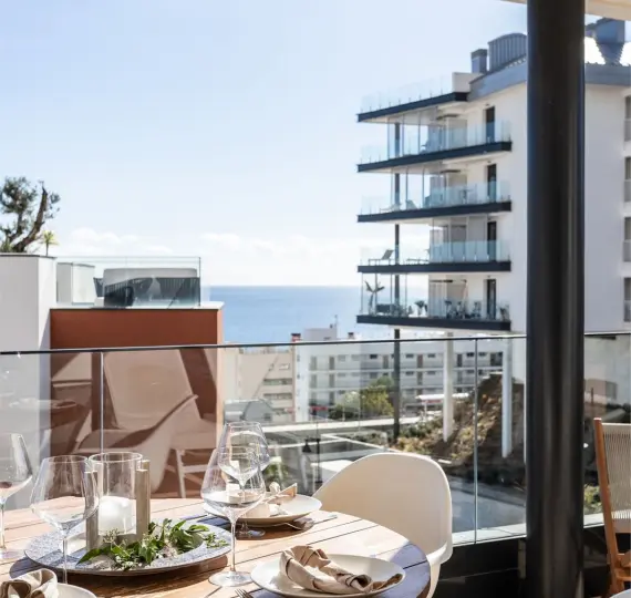 Venta de apartamento en planta media en Higueron