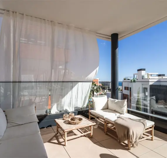 Venta de apartamento en planta media en Higueron