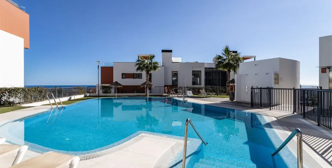 Продажа апартаментов на среднем этаже в Higueron 23