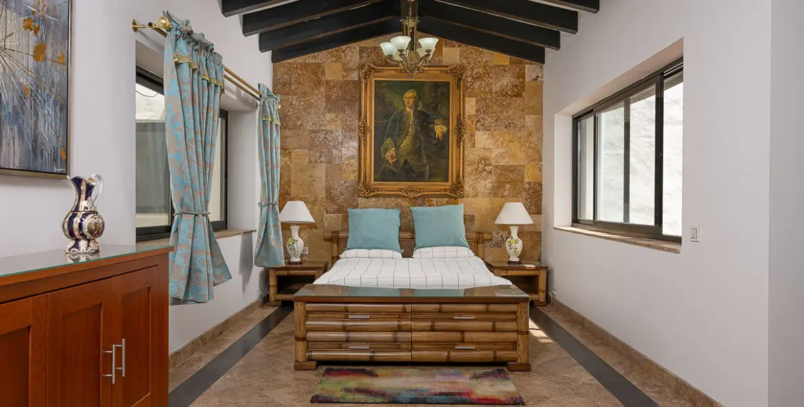 Продажа апартаментов на среднем этаже в Marbella (район Puerto Banús) 1