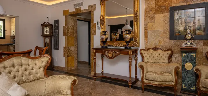 Апартаменты на среднем этаже R5080849 4