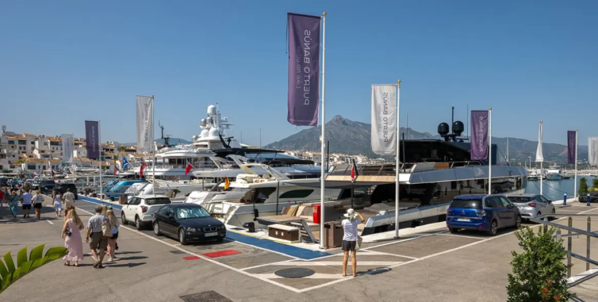 Sale of middle floor apartment in Puerto Banús 18