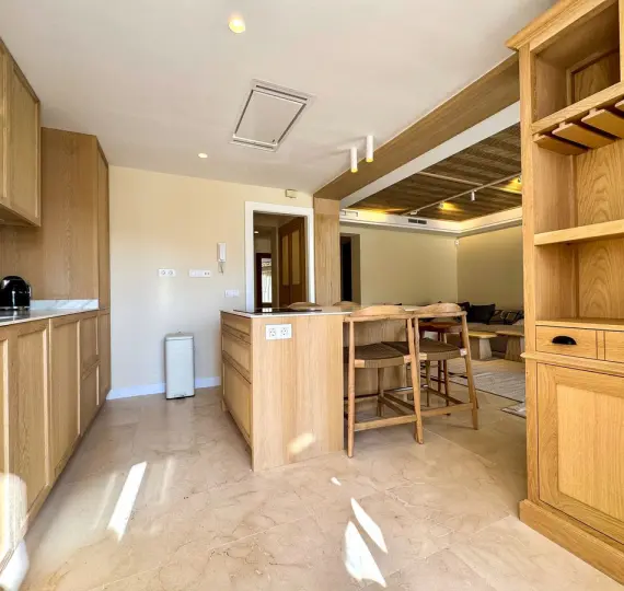 Sale of middle floor apartment in Nueva Andalucía